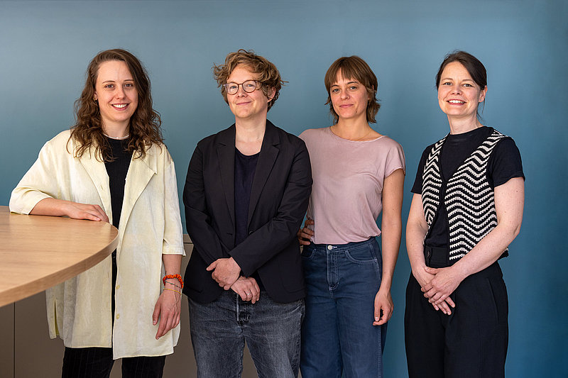 Foto vom Team der Koordinierungsstelle. In einer Reihe: Anouk Fuchs, Diana Hillebrand-Ludin, Sophie Meuresch, Dr.in Stefanie Dreiack 
